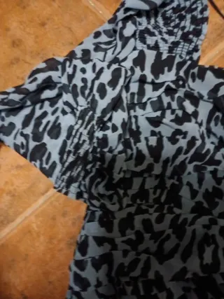 Top leopardo gris y negro