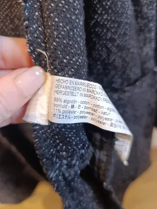 Abrigo abierto Stradivarius negro y gris