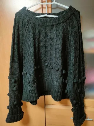 Jersey negro con pompones