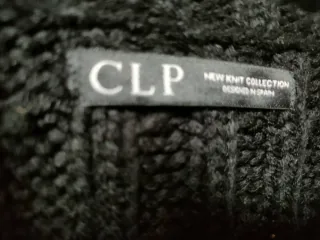 Jersey negro con pompones