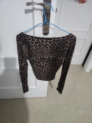 Camiseta animal print manga larga