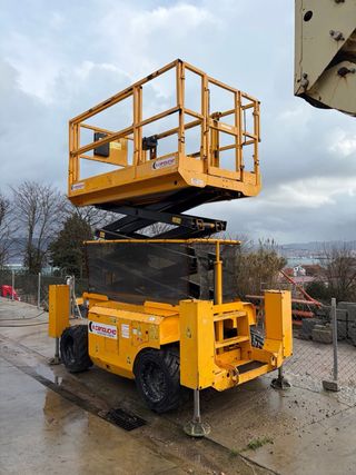 Tijera elevadora Genie 10m Diesel 4x4