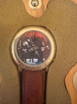 Reloj The Beatles con estuche guitarra