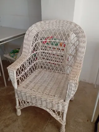 Silla de mimbre blanca