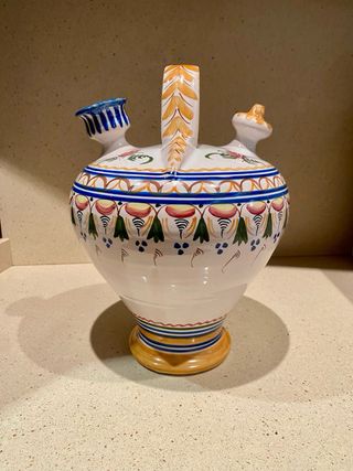 Botijo de cerámica esmaltado floral.