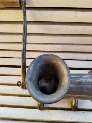 Antigua picadora de carne manual