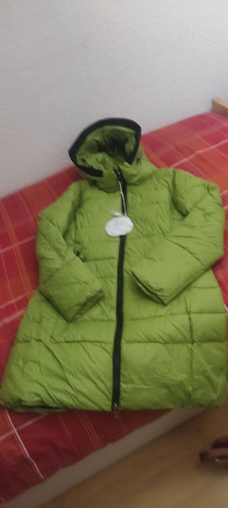 Parka verde nueva con etiqueta