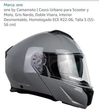 Casco de moto gris.