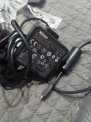 Fotocamere Nikon COOLPIX S6200 Rossa e S2500