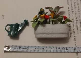 Miniaturas casa de muñecas: Maceta y regadera