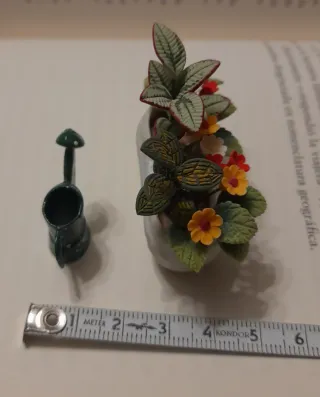 Miniaturas casa de muñecas: Maceta y regadera