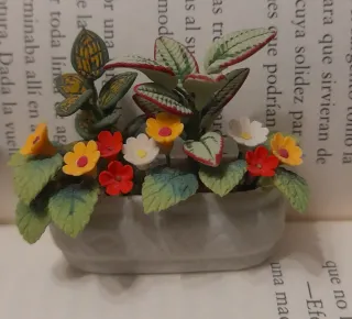 Miniaturas casa de muñecas: Maceta y regadera