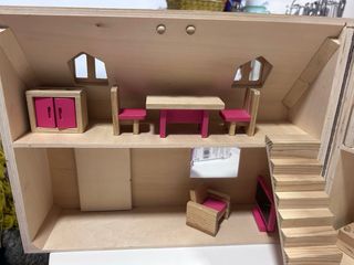 Casa de muñecas de madera