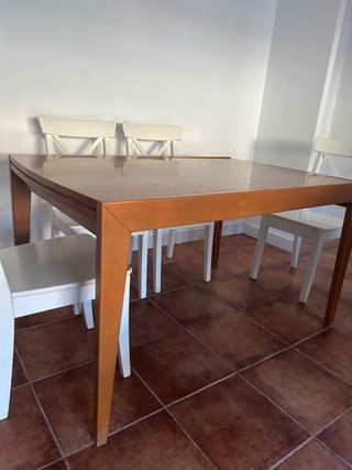 Mesa de comedor de madera maciza