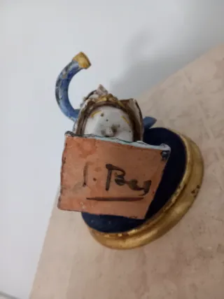 Figura musico militar cerámica esmaltada antigua.