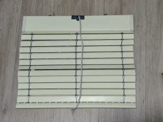 Persiana enrollable de lamas 47x42 cm