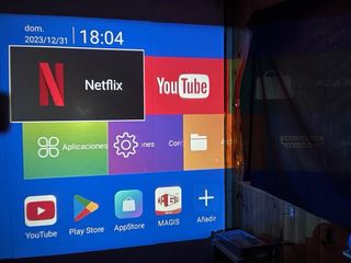 Proyector con soporte ajustable