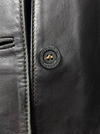 Abrigo de cuero negro