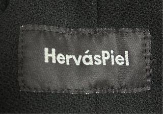 Abrigo de cuero negro