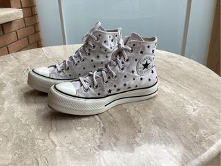 Converse Blancas con Estrellas Negras