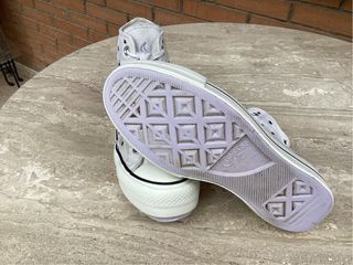 Converse Blancas con Estrellas Negras