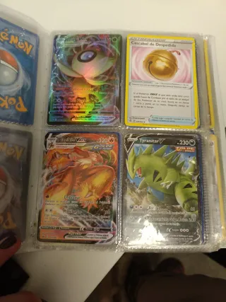 Álbum de cartas Pokémon Next Destinies