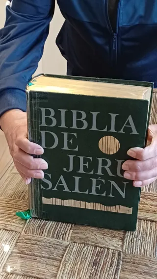 Biblia grande tamaño atril.