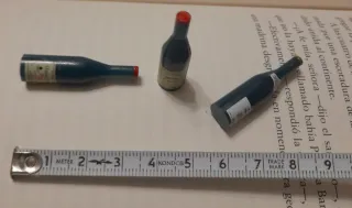 Miniature di Bottiglie di Vino per Case delle Bambole