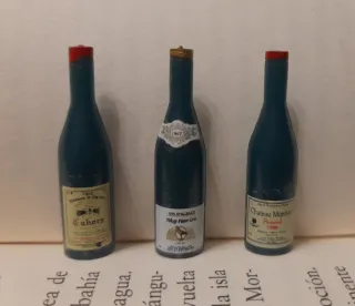 Miniature di Bottiglie di Vino per Case delle Bambole