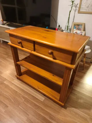 Mueble auxiliar de madera con cajones