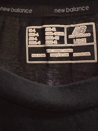 Camiseta New Balance Negra y Blanca