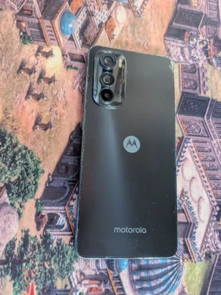 Motorola Edge 30 128 GB, batteria e schermo nuovi