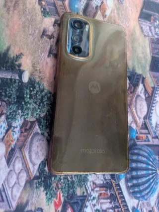 Motorola Edge 30 128 GB, batteria e schermo nuovi