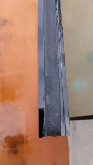 Ventana de aluminio bicolor natural y blanca