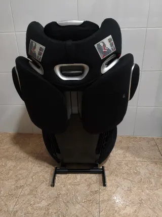 Silla de coche Cybex negra modelo solution q2 fix.