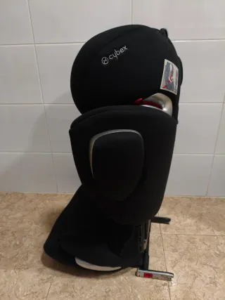 Silla de coche Cybex negra modelo solution q2 fix.