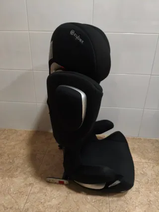 Silla de coche Cybex negra modelo solution q2 fix.