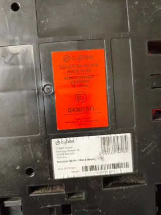 Silla de coche Cybex negra modelo solution q2 fix.