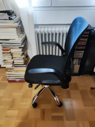 Silla de oficina ergonómica negra