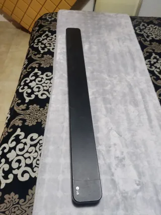 Barra de Sonido LG Negra,modelo 2022 y viene solo