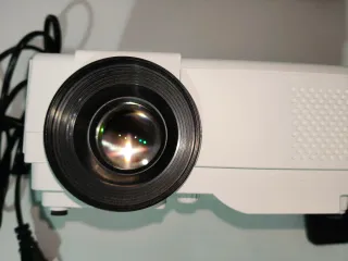 Proyector Portátil AKATUO XR31 WiFi Full HD