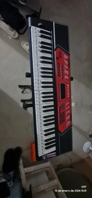 Piano RockJam 61 teclas con asiento y soporte