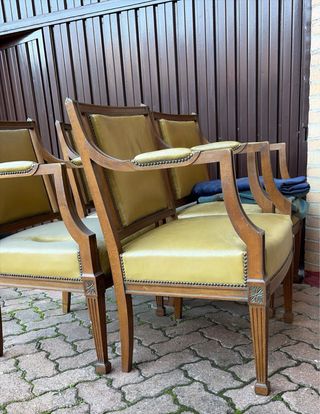 Butacas de madera y cuero