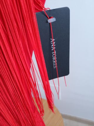 Vestido de fiesta rojo con flecos