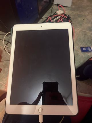iPad 5ta Gen 32GB Blanca + Funda