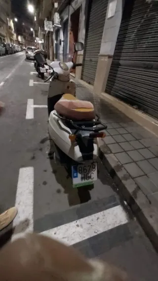 Moto Scooter Blanca 125 cc Automática