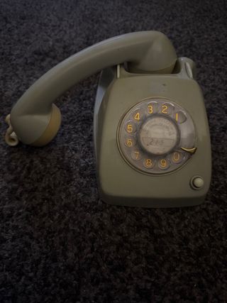 Teléfono antiguo rueda decorativo