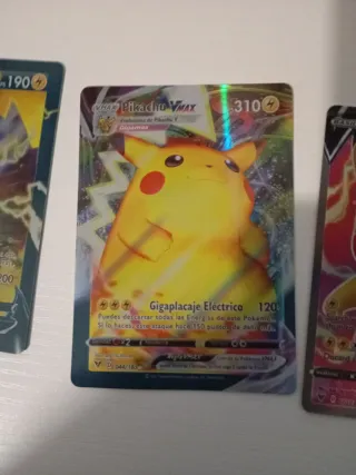 3 Cartas Pokémon Pikachu V y VMAX