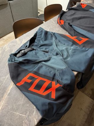 Equipación Fox 180