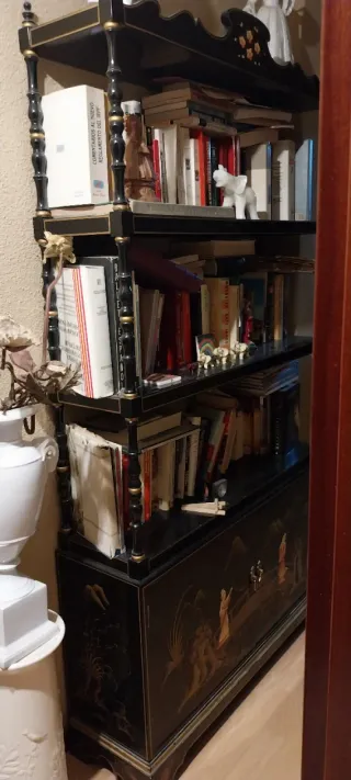 Estantería China Negra y Dorada